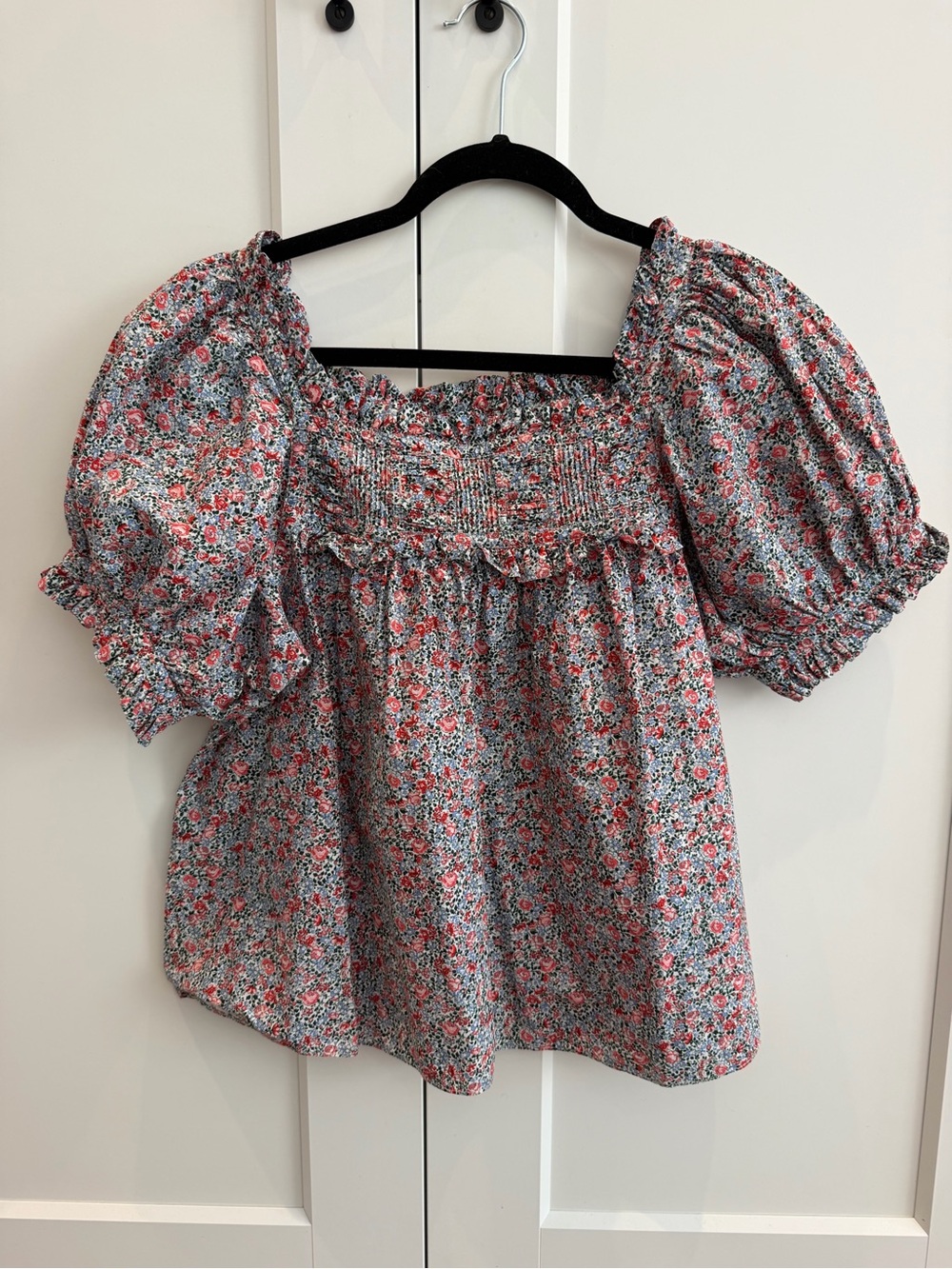 DÔEN Floral Puff Sleeve Smocked Blouse – 100% Organic Cotton - Medium